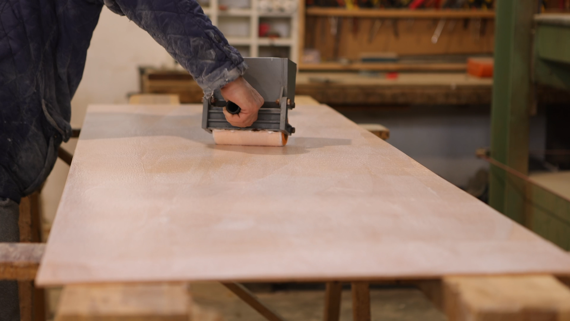 Incollaggio delle porte tamburate