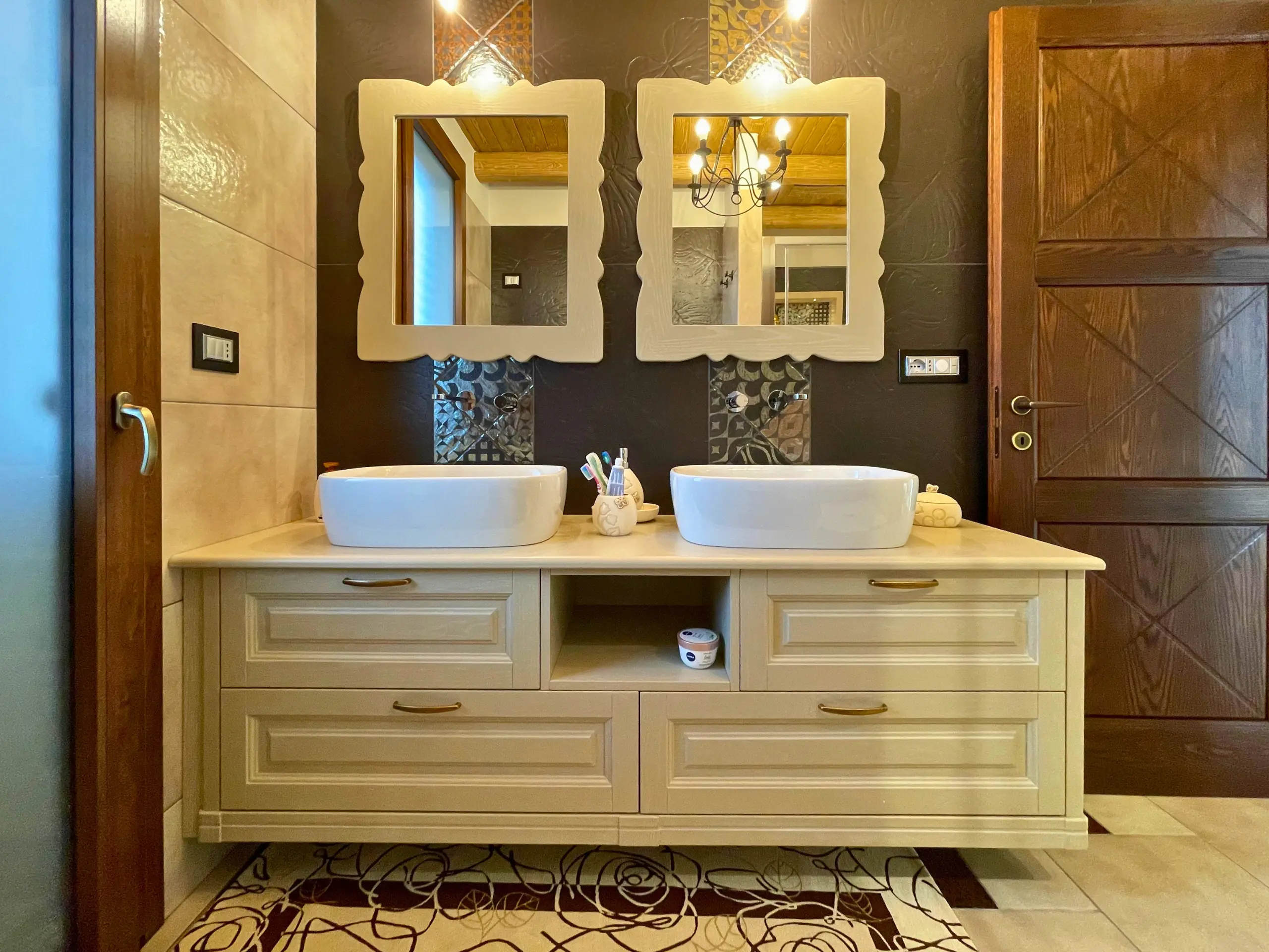 Mobile bagno in legno
