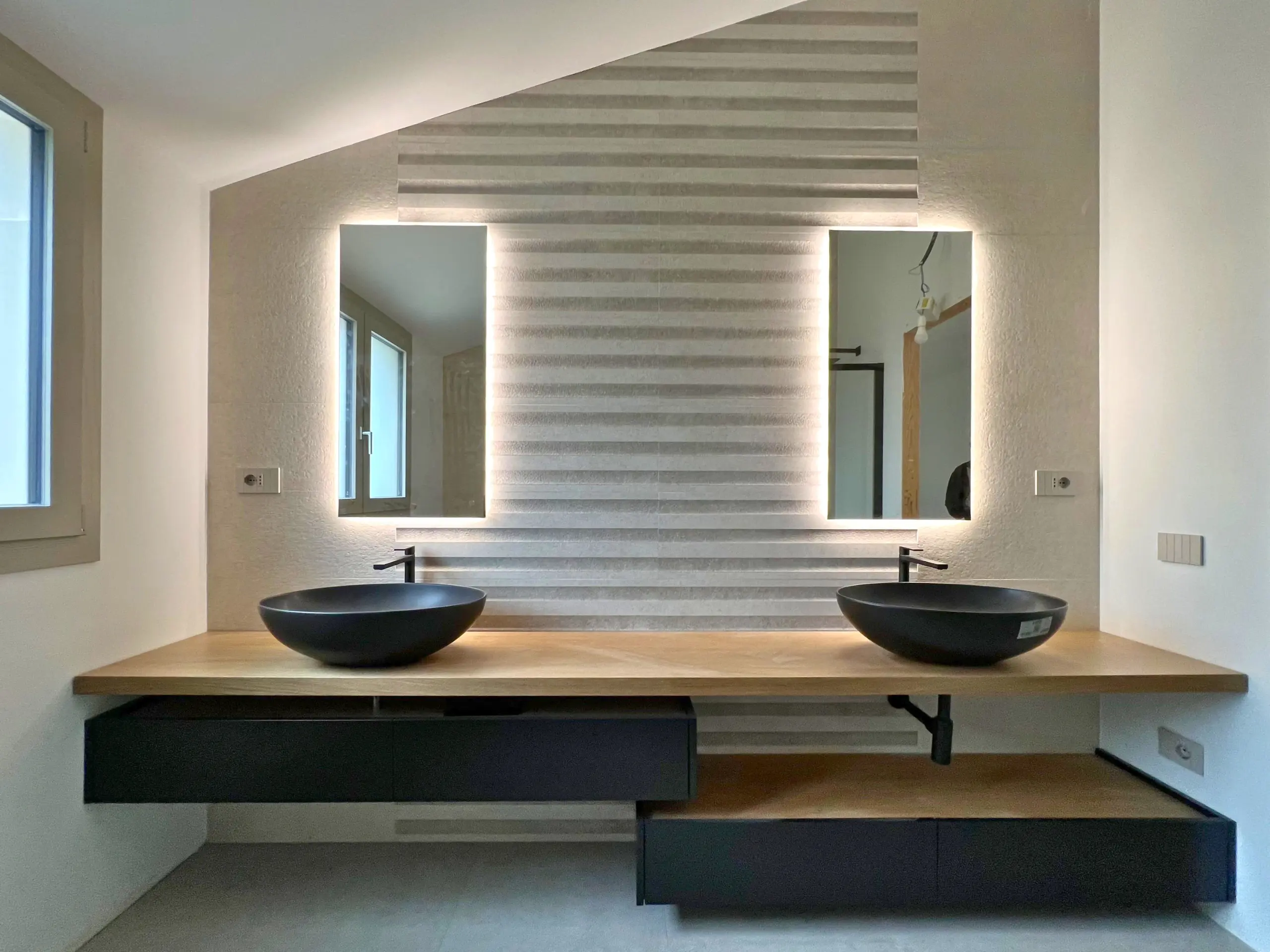 Mobile sospeso bagno